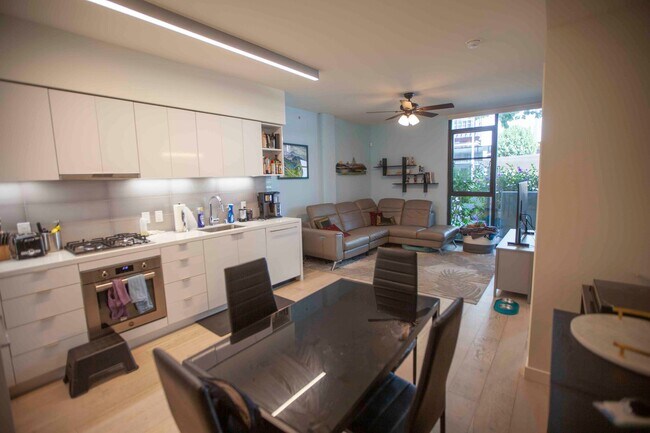 Foto del edificio - 2022 New Built Luxurious 2BR2BA Potrero Hi...