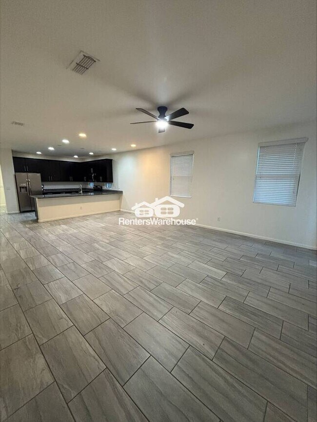Building Photo - North Peoria Gated entry 3bed 2bath P00L Almost new