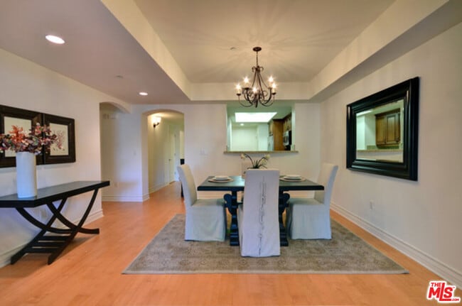 Building Photo - 1530 Centinela Ave