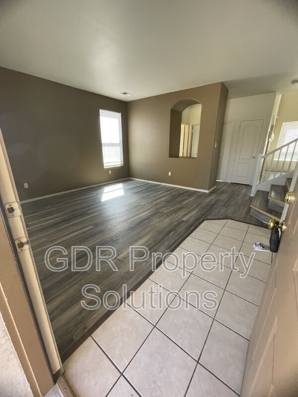 Building Photo - 1108 Diamondback Dr NE