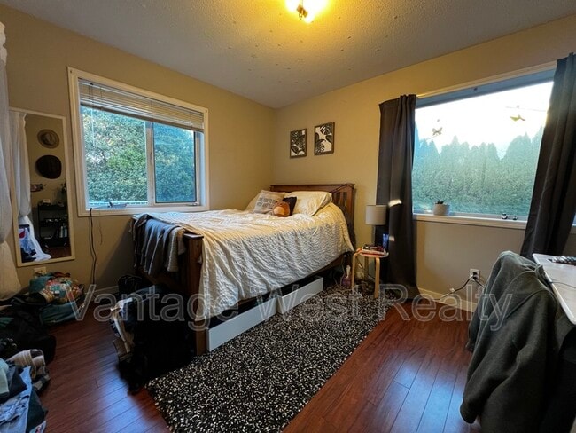 Building Photo - 2190 Carate Rd