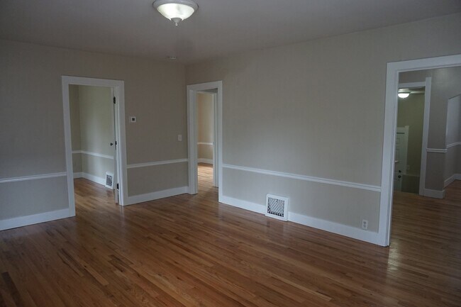 Building Photo - Cute Bungalow in Established Lakewood Neig...