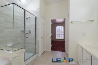 Building Photo - 2216 Oak Park Dr