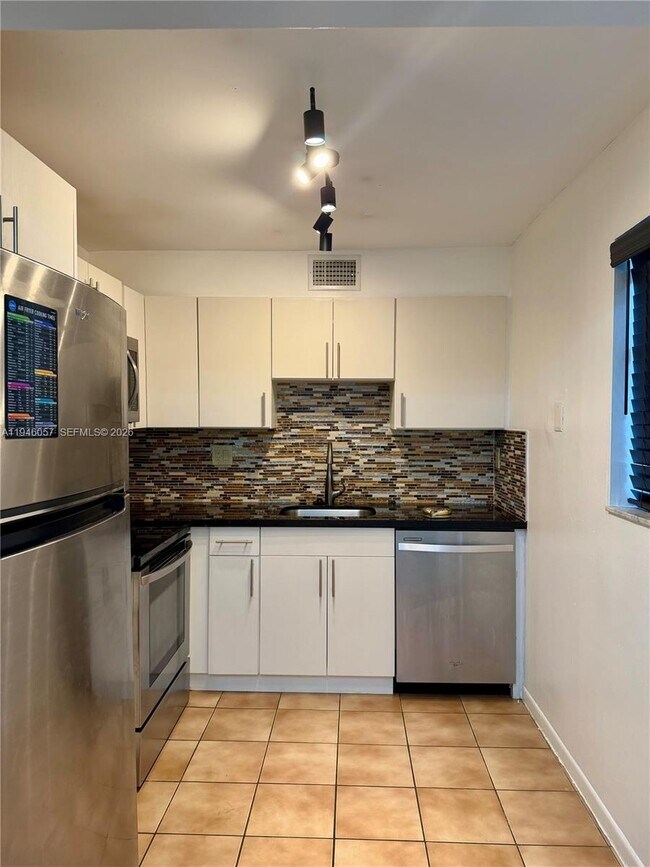 Foto del edificio - 9920 NW 68th Pl