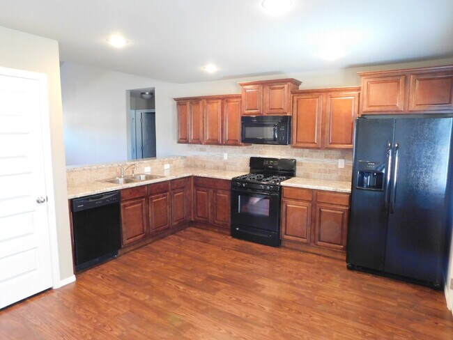 Building Photo - "Charming 3-Bed Retreat with Granite Touches & Gleaming Hardwood Floors in Fayetteville"