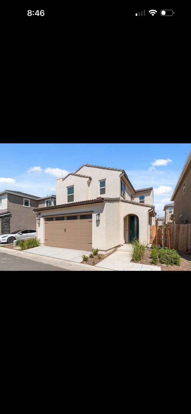 Foto del edificio - 1109 Royalty Way W