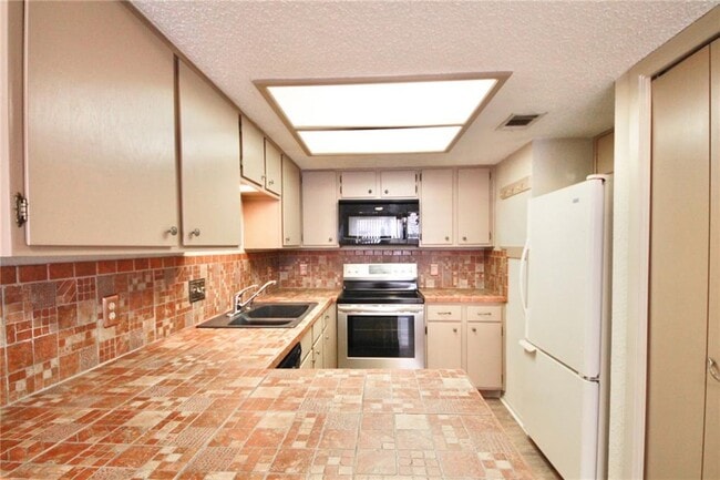 Building Photo - 8418 Fathom Cir