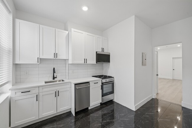 Building Photo - 529 Park Ave