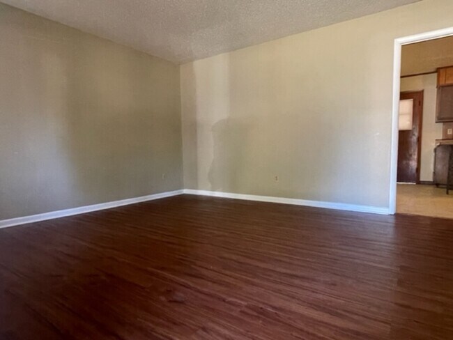 Foto del edificio - 513 W Tracy Dr