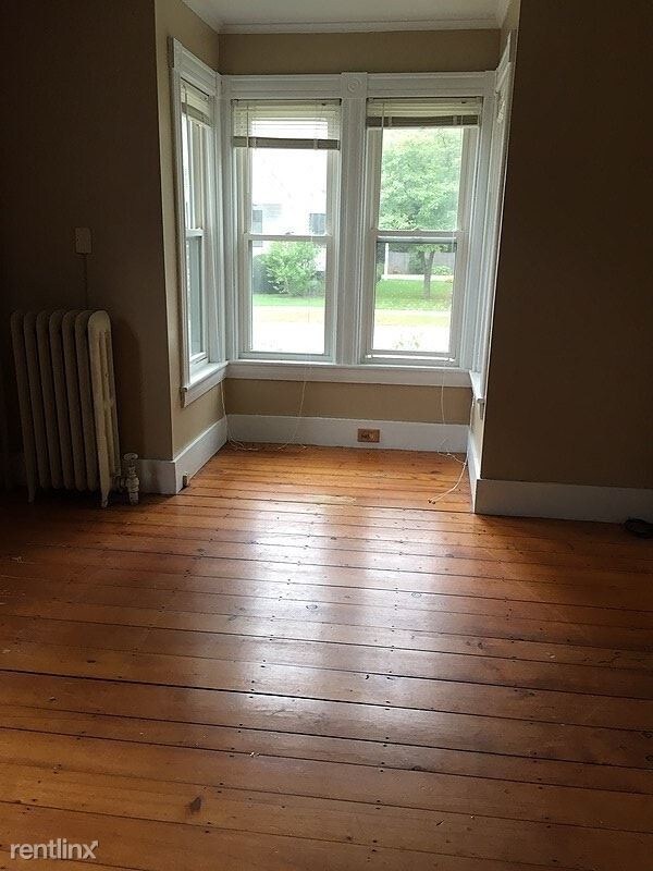 Building Photo - 1 br, 1 bath Apartment - 24 Russell Street 1