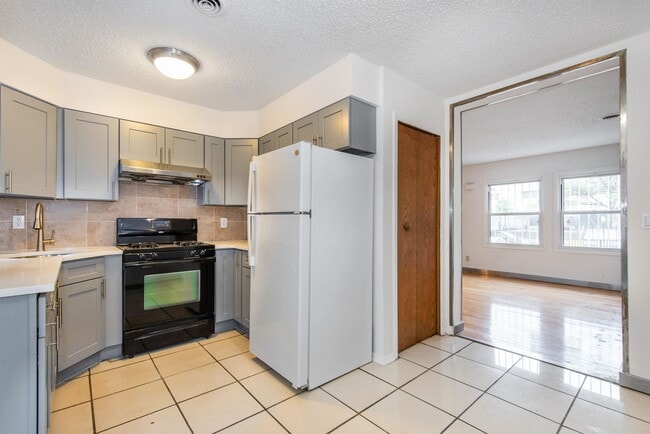 Building Photo - 553 Ocean Ave