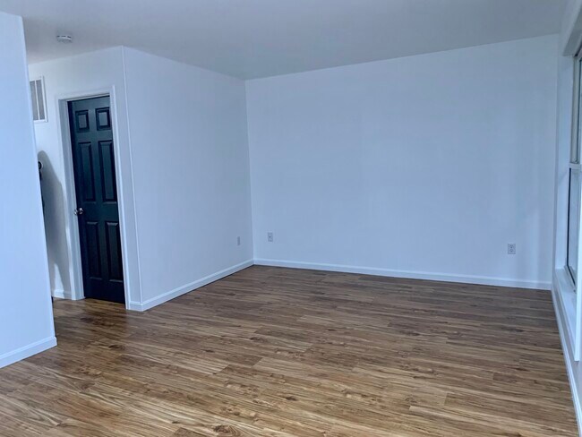 Sala de estar - 1 Robindale Dr