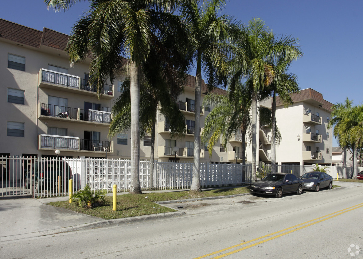 Building Photo - La Lisa Apartments