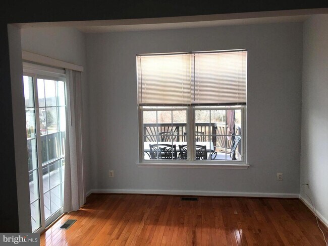 Foto del edificio - 1952 Glenroths Dr