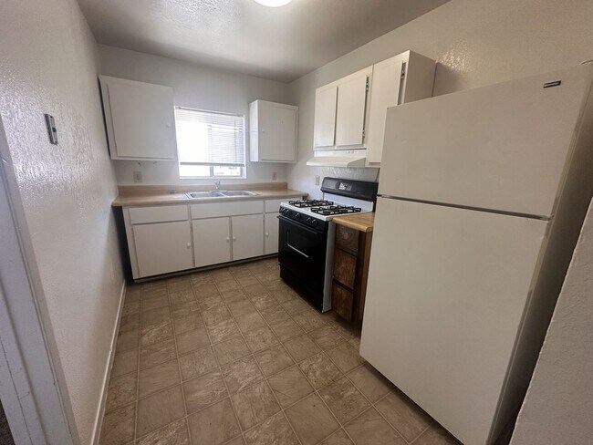 Foto del edificio - 2 Bedroom, 1 Bathroom Apartment