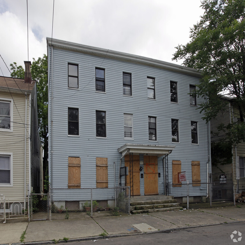 Primary Photo - 33-35 Hillman St