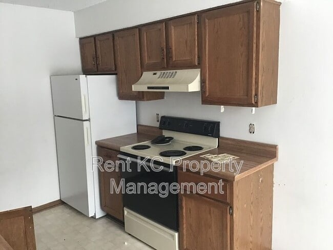 Building Photo - 208 W Meadow St
