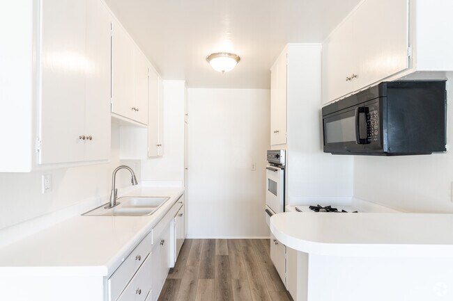 1HAB, 1BA - 657 ft² - Torrance Gardens
