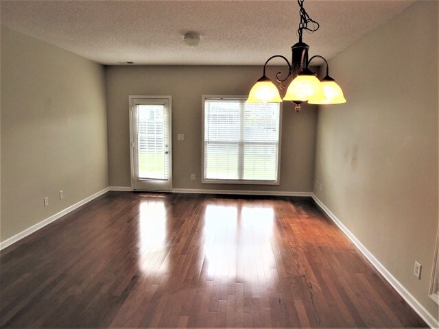 Building Photo - 525 Millbrook Village Drive