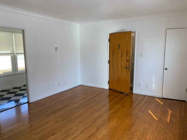 Foto del edificio - 1234 N Harper Ave