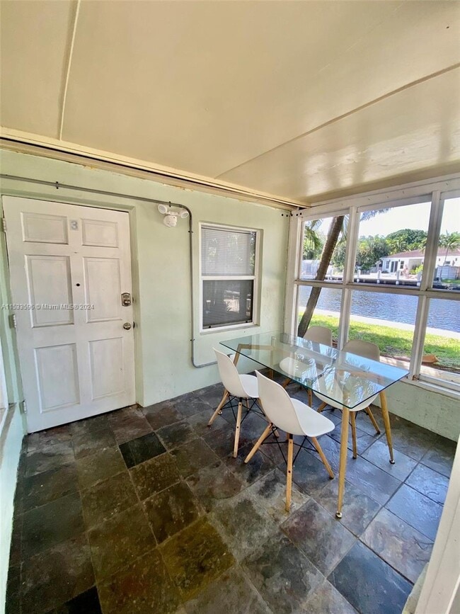 Building Photo - 1310 NE 30th St