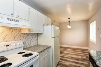 Building Photo - 641 Powder Springs St