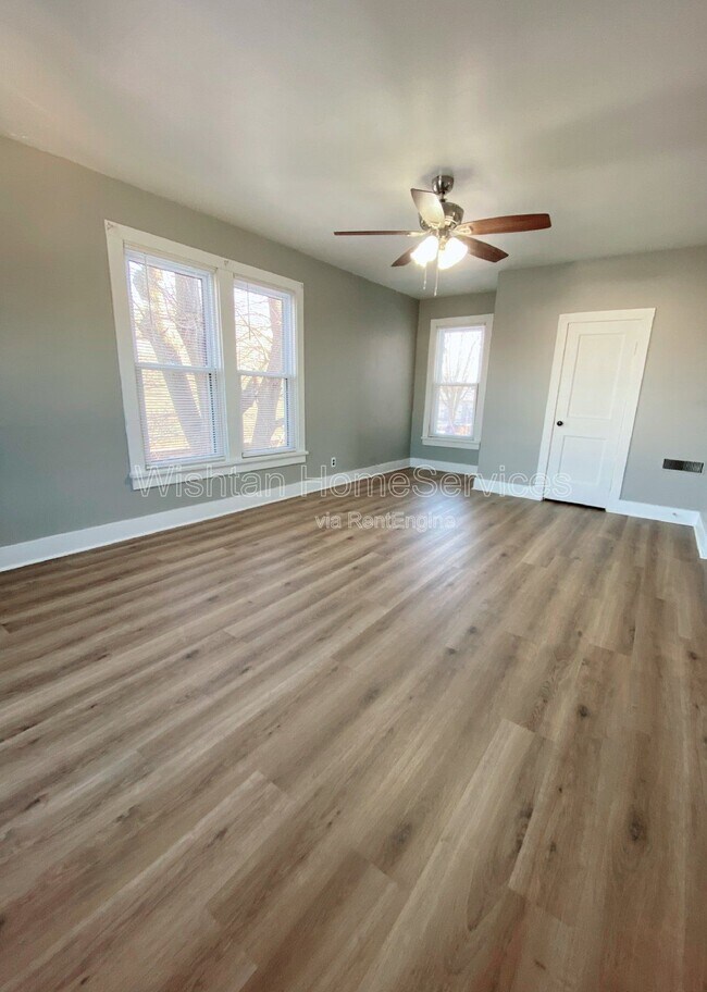 Foto del edificio - 236 W Washington St