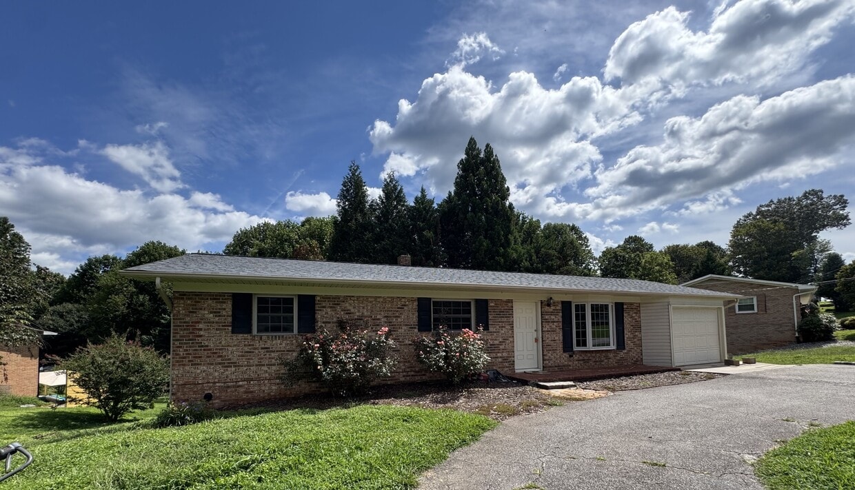 Foto principal - 1412 Westwood Ln