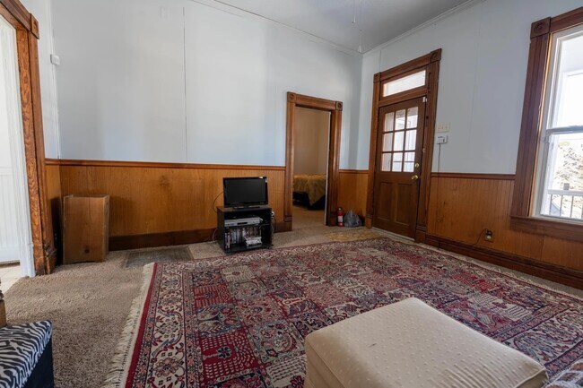 Living Room - 1016 E Pacific St