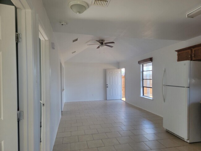Building Photo - 3019 Napoleon St
