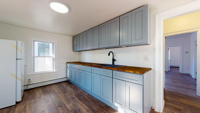 Kitchen - 227 Lewis St