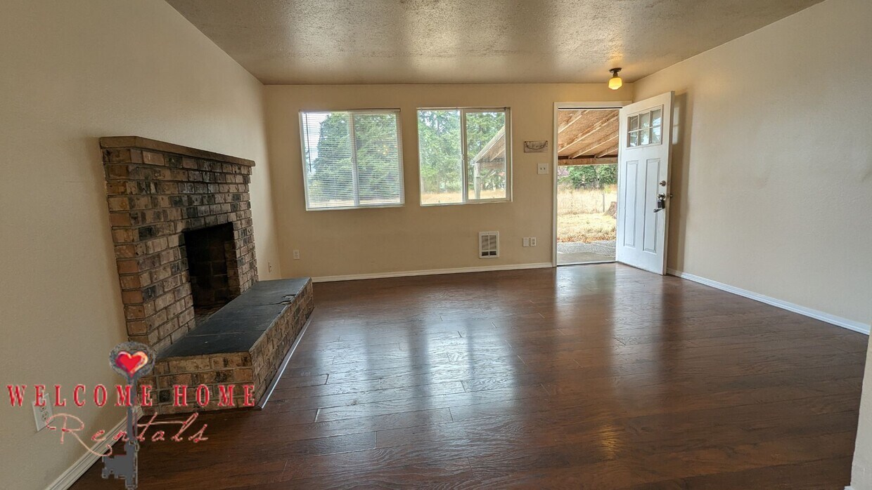 Country home on land!! Upgraded inside, l... - Country home on land!!  Upgraded inside, l...