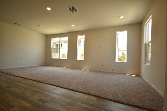 Foto del edificio - 656 Martina St