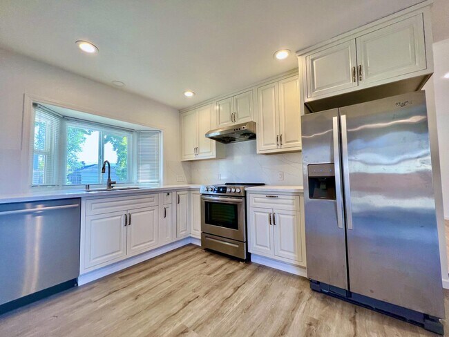 Foto del edificio - 6483 Windsor Ln