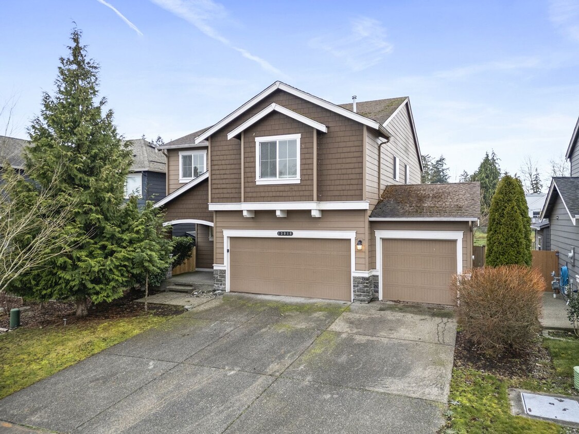 Foto principal - Spacious 4-Bed Puyallup Home For Rent | 3-...