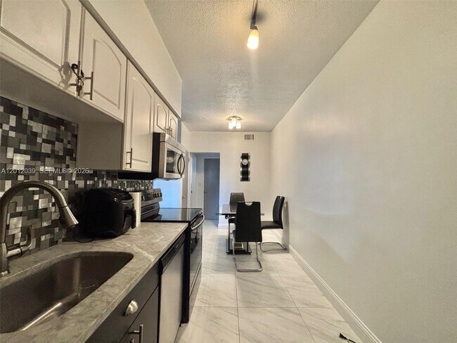 Building Photo - 2200 S Ocean Dr