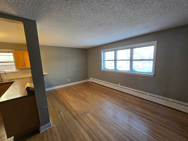 Building Photo - 246-246 Home St