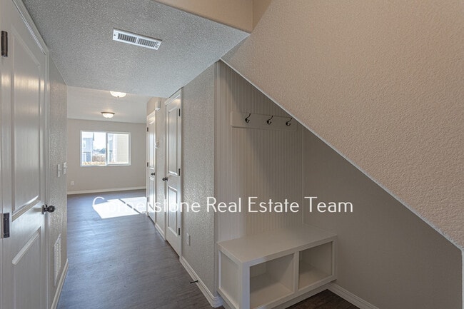 Building Photo - 847 Endeavor Wy