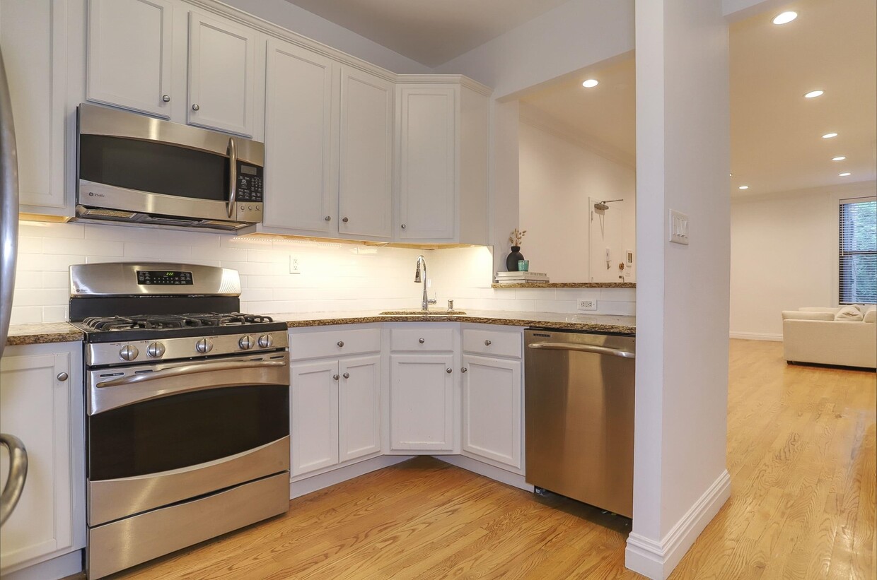 Primary Photo - 1122 Hudson St