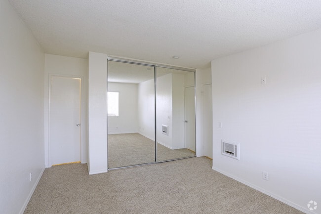 2 BR, 2 BA - 925 SF - North Bonita Apartments