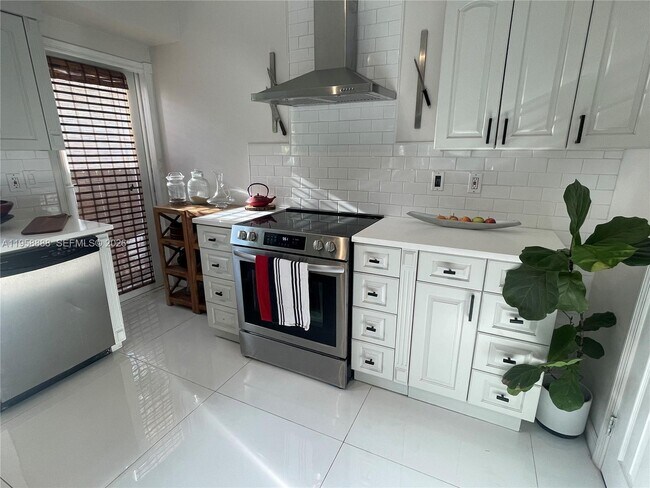 Foto del edificio - 759 NE 87th St