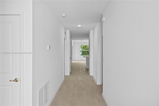 Foto del edificio - 5025 Armina Pl