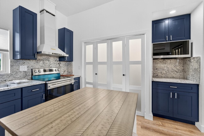 Foto del edificio - 300 E 24th St