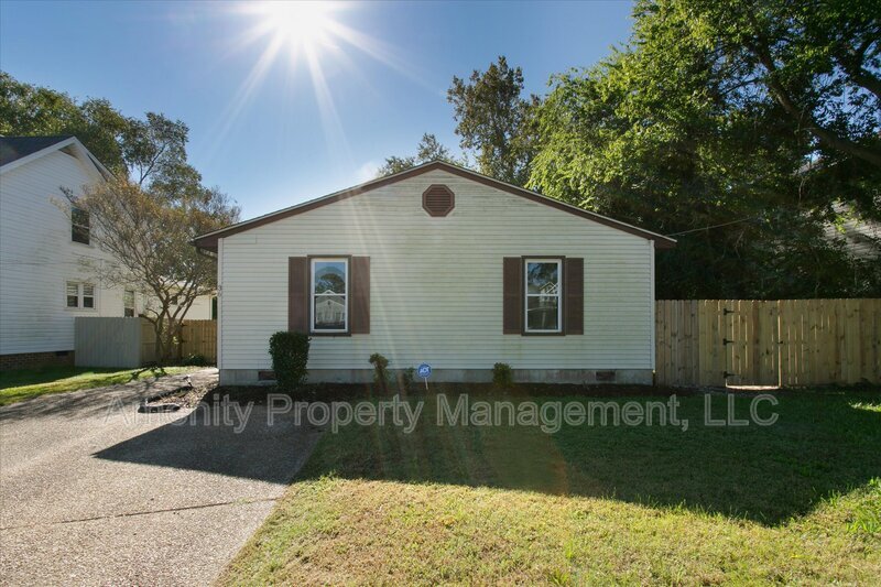 Foto principal - 36 Old Fox Hill Rd