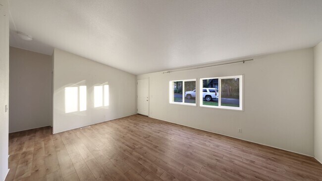 Foto del edificio - 3 Bed 2 Bath - Pet Friendly - NAS Whidbey