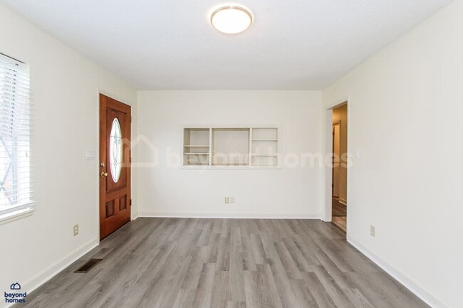 Building Photo - Charming & Move-In Ready Home in Hickory Hills!