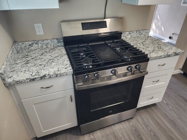 Foto del edificio - 696 Garfield Ave