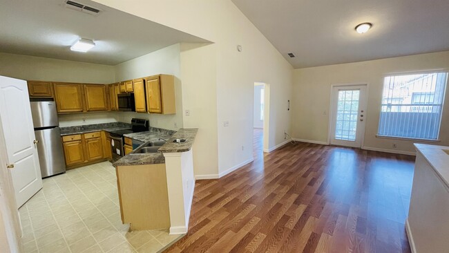 Building Photo - 10412 Villa View Cir
