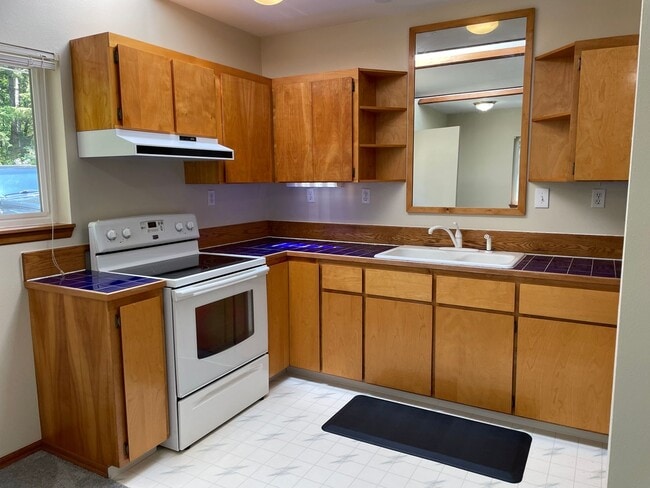 Building Photo - Langley Apartment with Utilities Included!