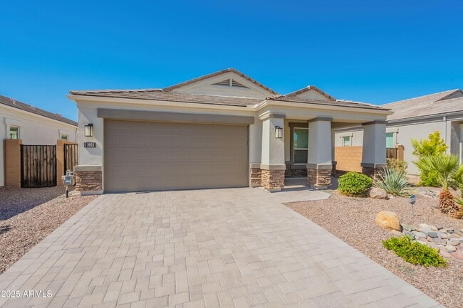Building Photo - 2055 E Northwood Dr